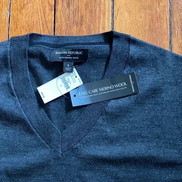 NWT Banana Republic Mens Dark Gray Washable Merino Wool V-Neck Sweater size S - Picture 4 of 5